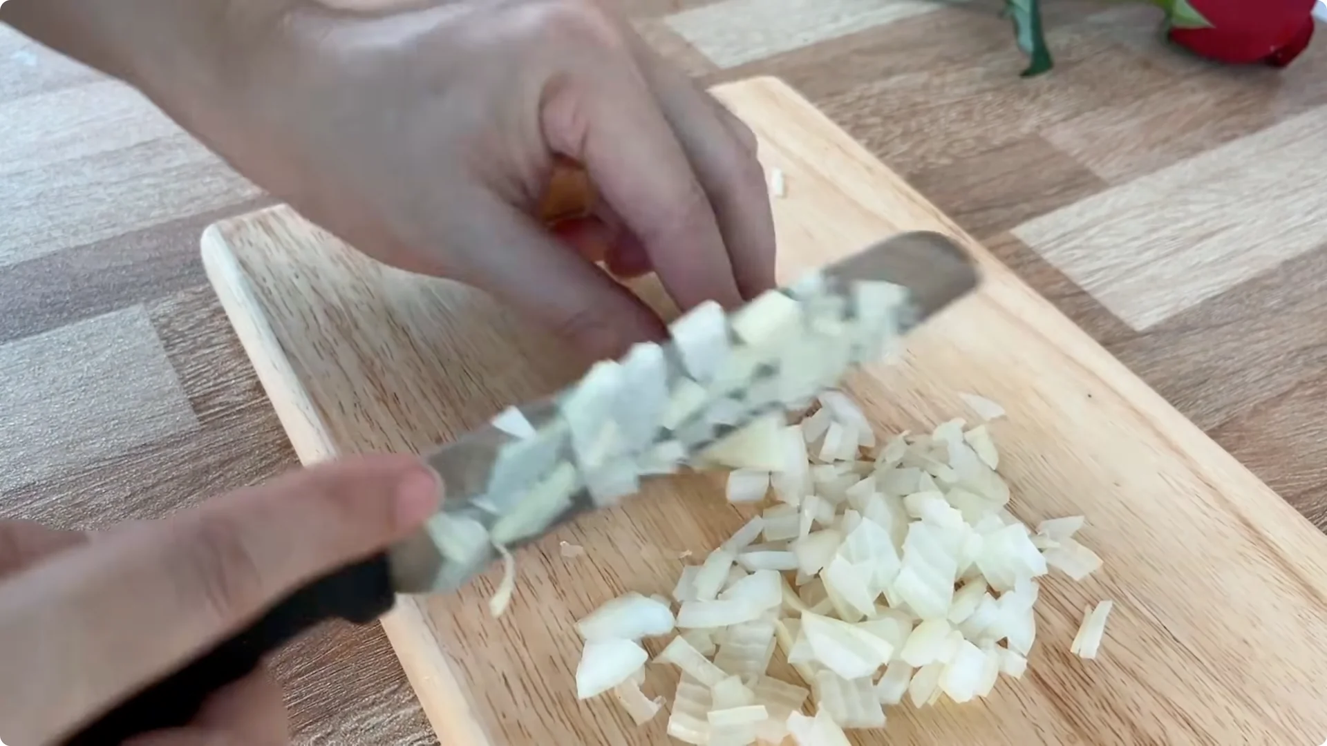 How Onions Help Roses Root Faster: A Simple Propagation Trick screenshot 3