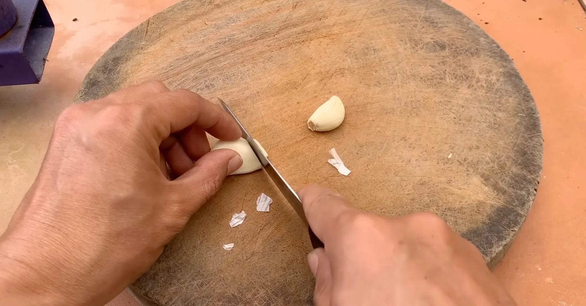 How Garlic Helps Orchids Grow Roots and Bloom Year-Round? screenshot 1