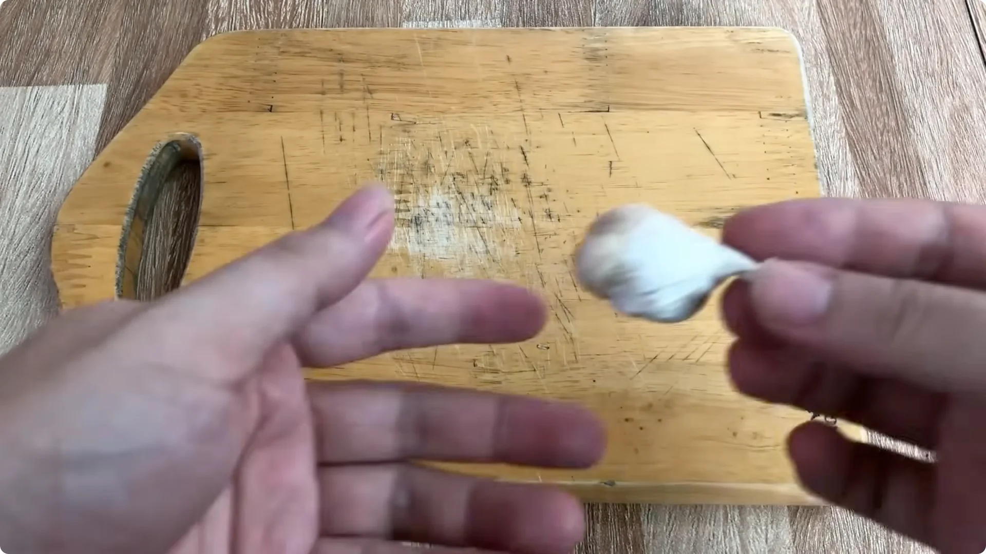 How Garlic Transforms Your Rose Plant’s Roots and Blooms screenshot 2
